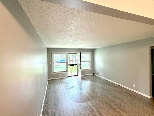 Foto del edificio - 1827 Bashford Manor Ln