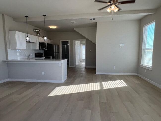 Building Photo - 3479 Valley Vista Dr