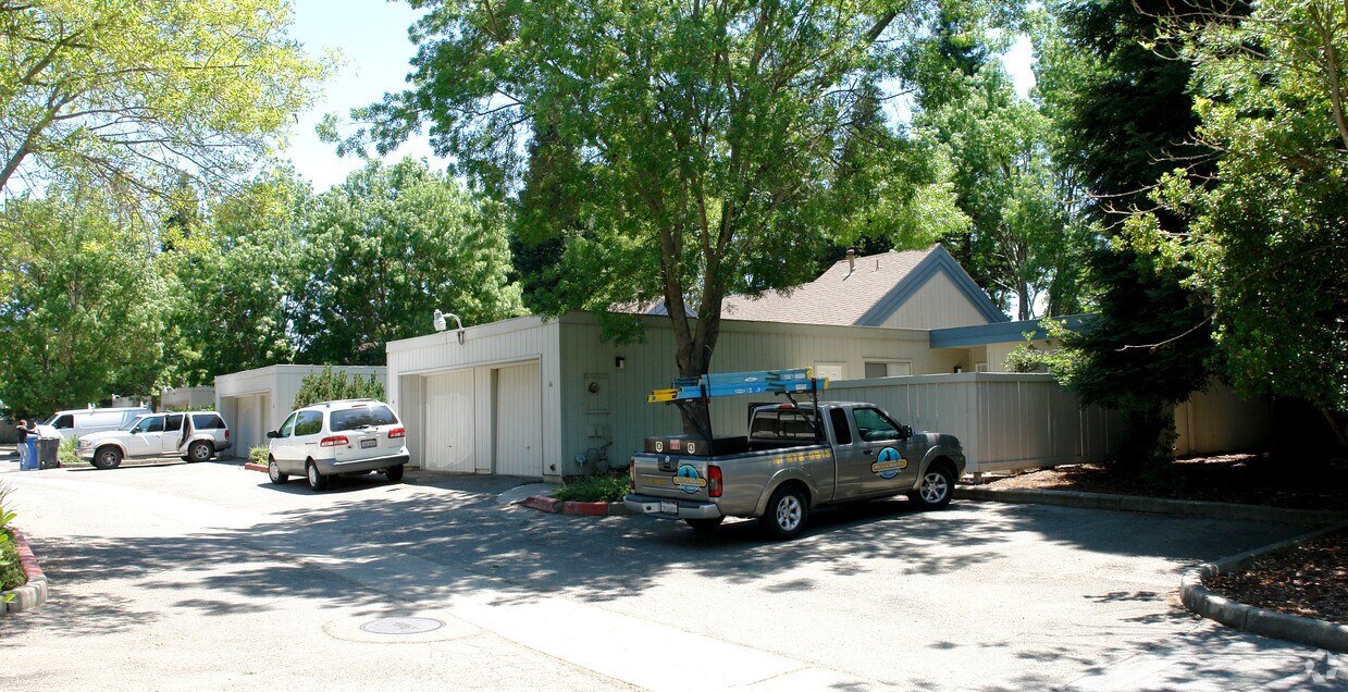 Foto principal - Creekside Apartments