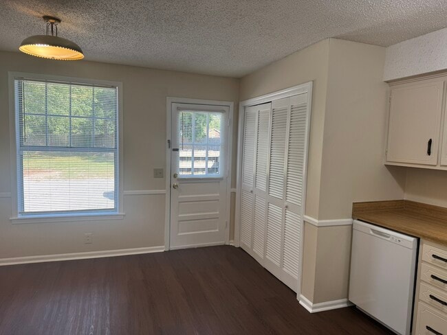 Building Photo - 7482 Harrow Dr