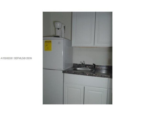 Foto del edificio - 2020 NE 26th St