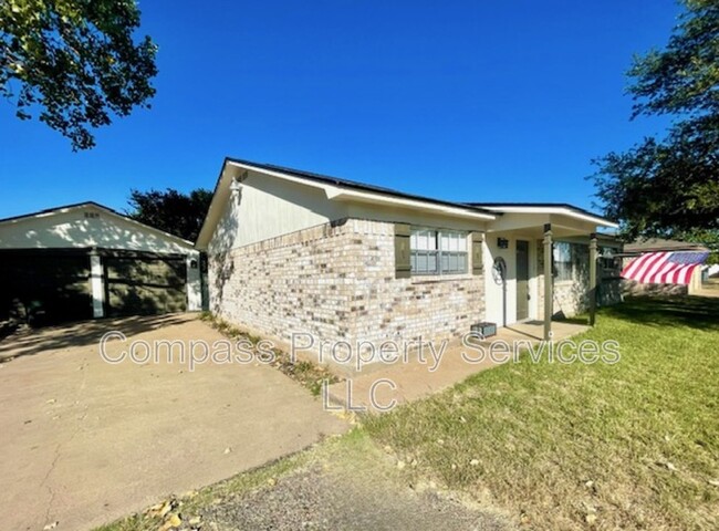 Building Photo - 442 Fernwood Dr