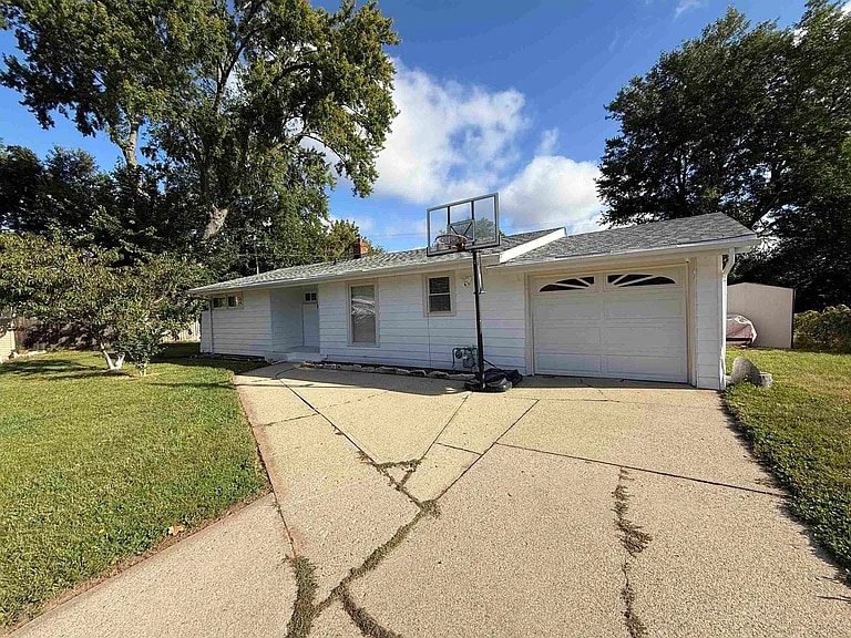Primary Photo - 1011 Foster Ct