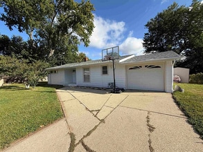 Building Photo - 1011 Foster Ct