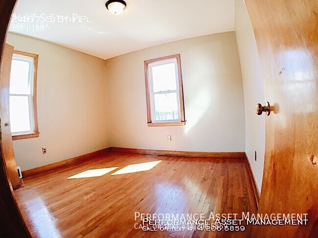 Building Photo - 2467 S 5th Pl