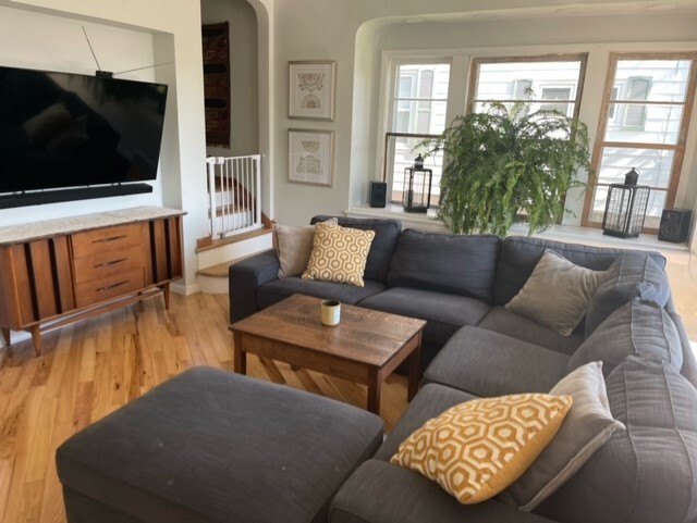 Living Area - 913 E 8th St