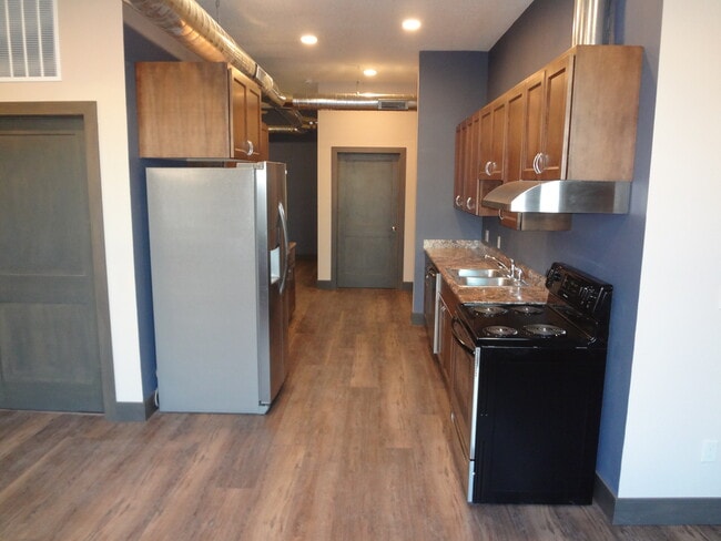 Foto del edificio - 320 E Main St