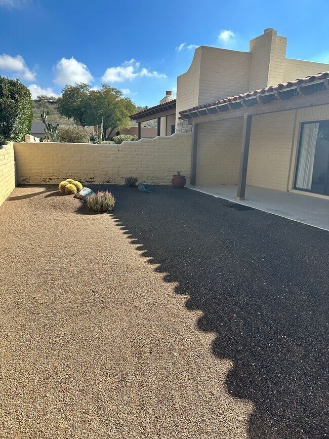 Foto del edificio - Townhome in Desirable Sunrise Presidio