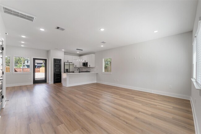Building Photo - 6909 S Hall St