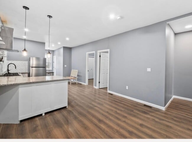 Building Photo - 487 S 17th St