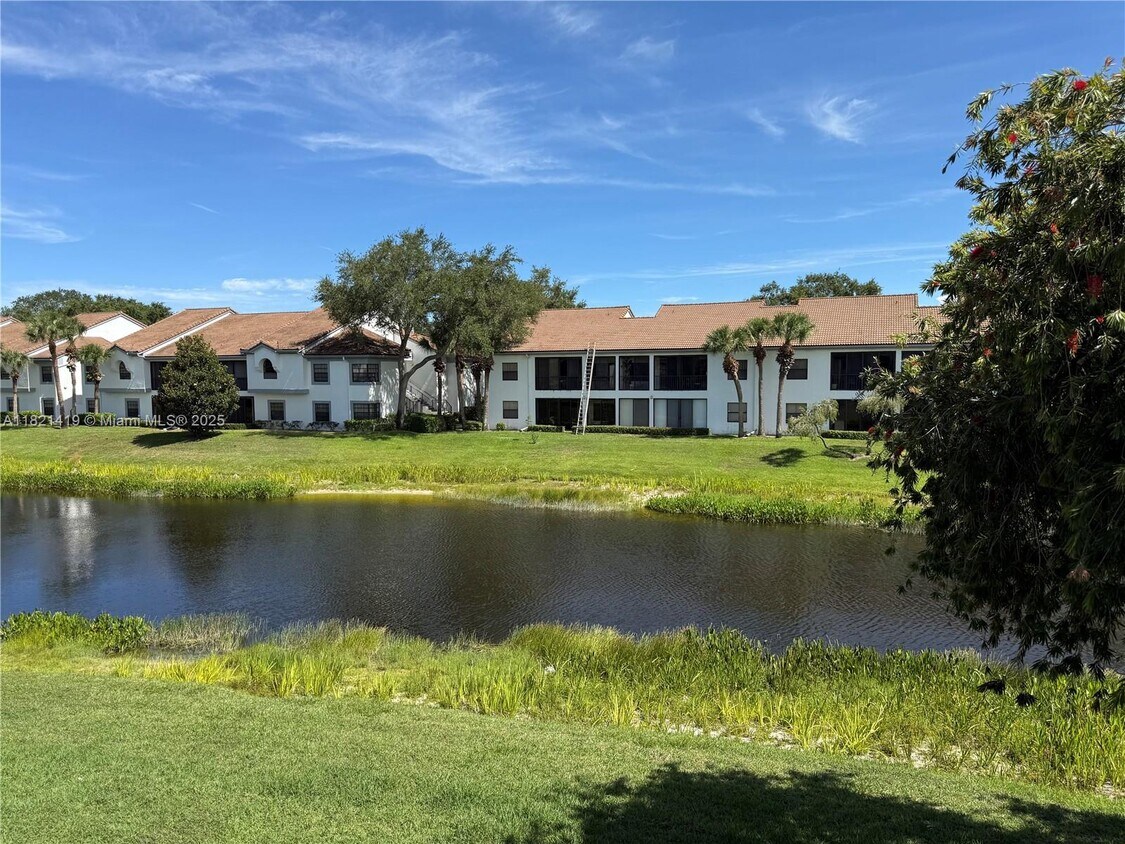Foto principal - 5283 Europa Dr