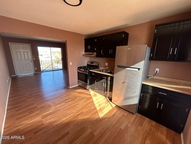 Foto del edificio - 1955 E 8th St