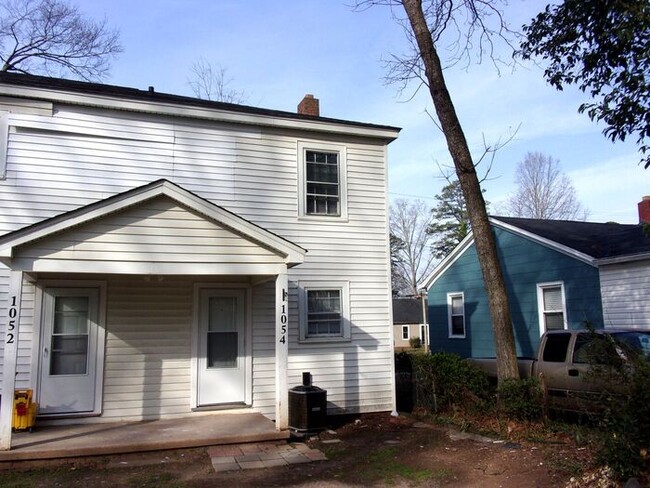 Building Photo - Renovated 2 Bedroom 1 1/2 Bath Townhome - ...