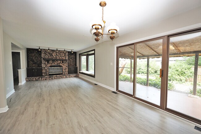 Foto del edificio - 661 Sycamore Dr