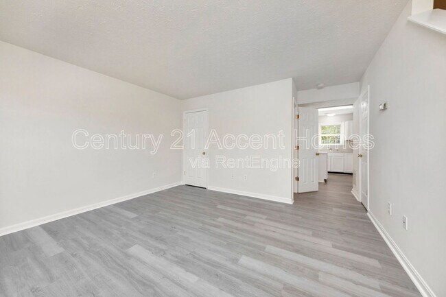 Foto del edificio - 9907 Warwick Pl