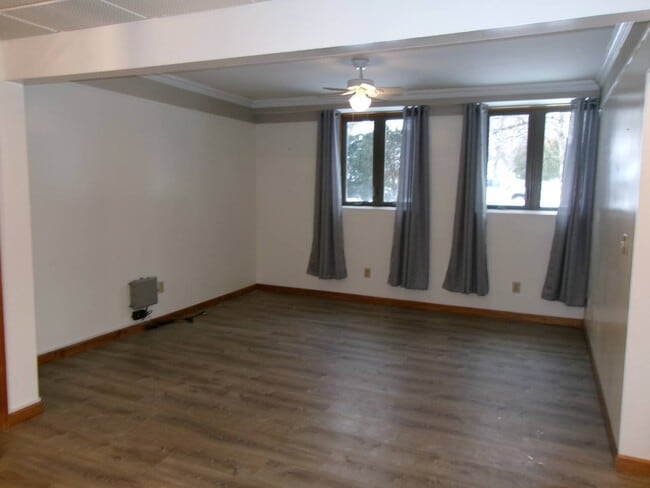 Building Photo - 222 S Ten Broeck St