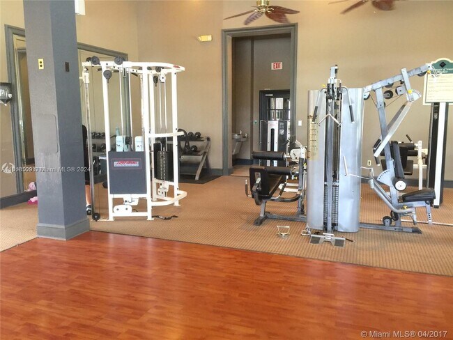 Foto del edificio - 2516 Centergate Dr