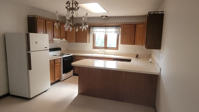 Building Photo - Come see your new home!