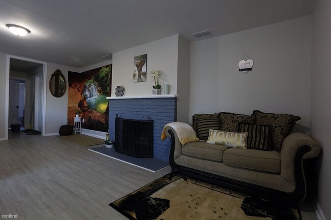 Building Photo - 3 br, 1.5 bath House - 413 North Hewitt Ro...