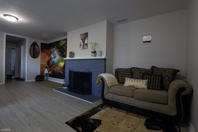 Foto del edificio - 3 br, 1.5 bath House - 413 North Hewitt Ro...