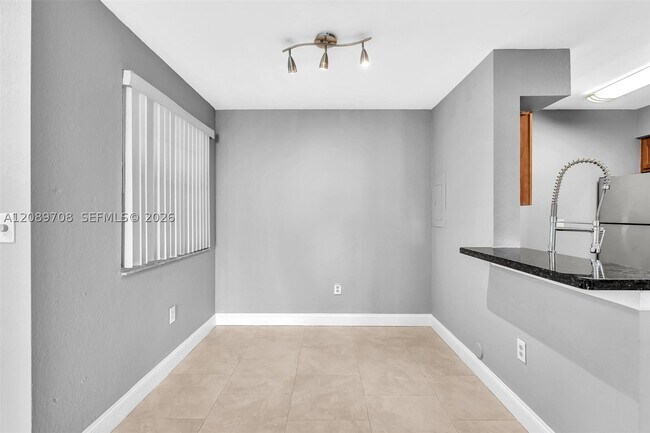 Foto del edificio - 2820 N Oakland Forest Dr