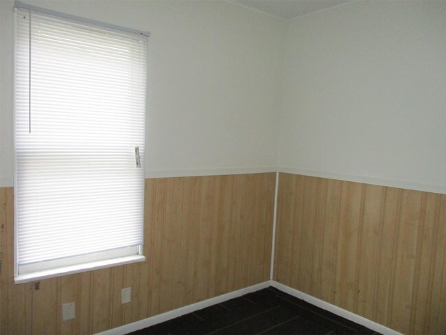 Building Photo - 2122 1st Ave