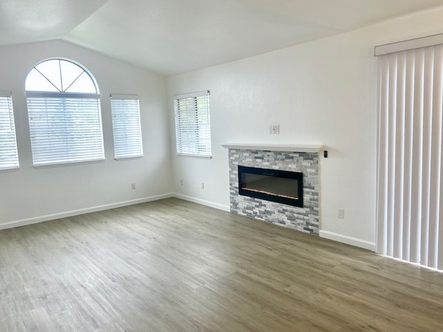 Spacious interiors with modern, cozy fireplace - Oak Park Village Apartments