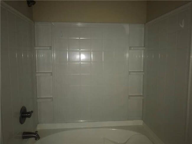 Building Photo - Great Townhome in Prime Locaton