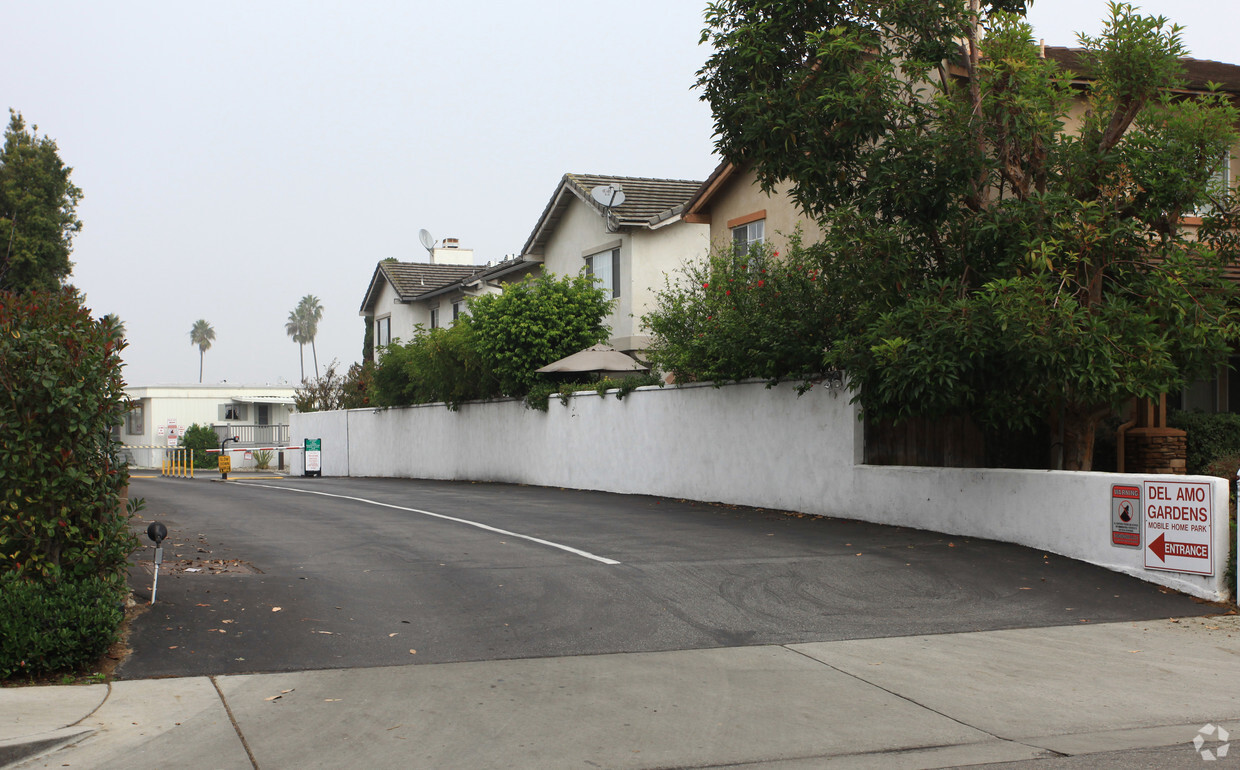 Building Photo - Del Amo Gardens