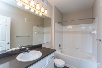 1BR, 1BA - Venice - Regatta