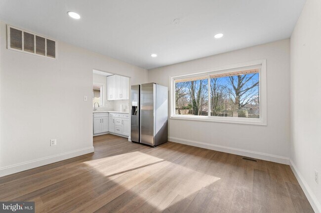 Foto del edificio - 7407 Kelvin Pl