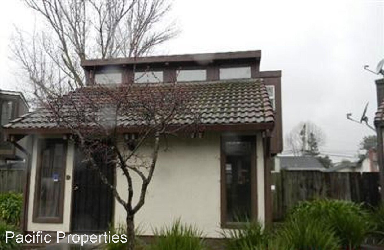 Primary Photo - 2 br, 1.5 bath House - 771 East Cotati Ave...