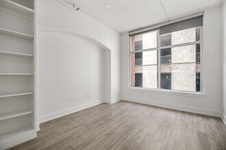 Building Photo - 1901 Post Oak Blvd