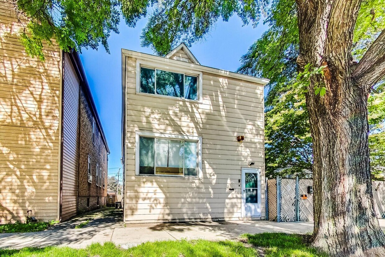 Primary Photo - 3540 S Maplewood Ave