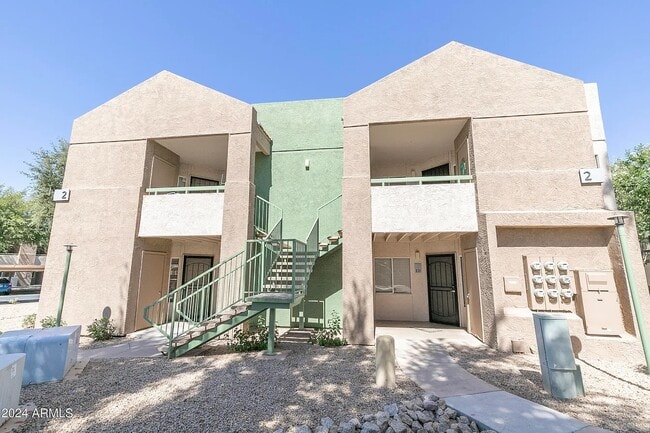 Building Photo - 1295 N Ash St