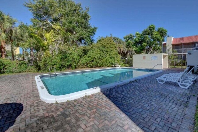 Foto del edificio - 636 NW 13th St