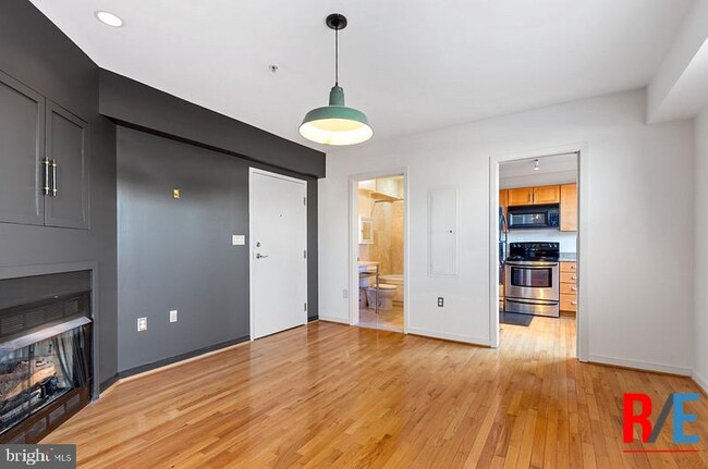 Building Photo - 815 King St