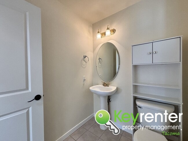 Building Photo - Newly Updated 5-Bedroom Home in Quiet Span...