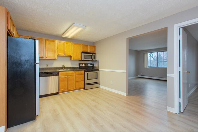 Building Photo - 525 Calef Rd - FR