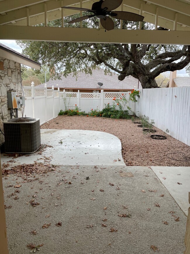 Building Photo - 16934 Summer Creek Dr