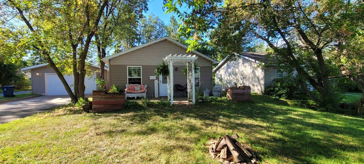 Primary Photo - 3 Bedroom Single Floor House