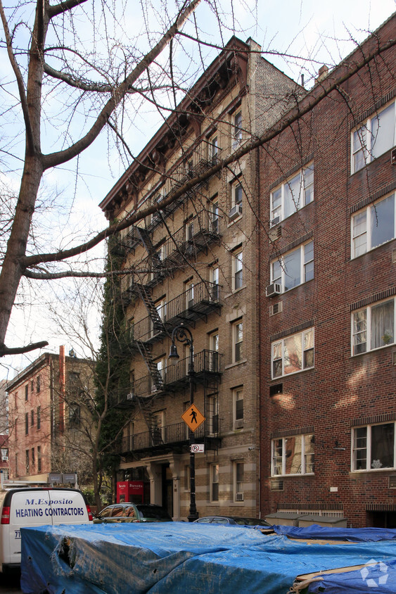 Building Photo - 42 Grove St