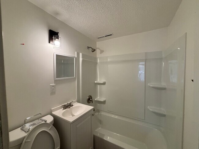 Foto del edificio - 634 W 14th Ave