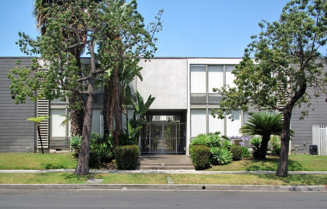 Building Photo - 435 S. Gramercy Place,