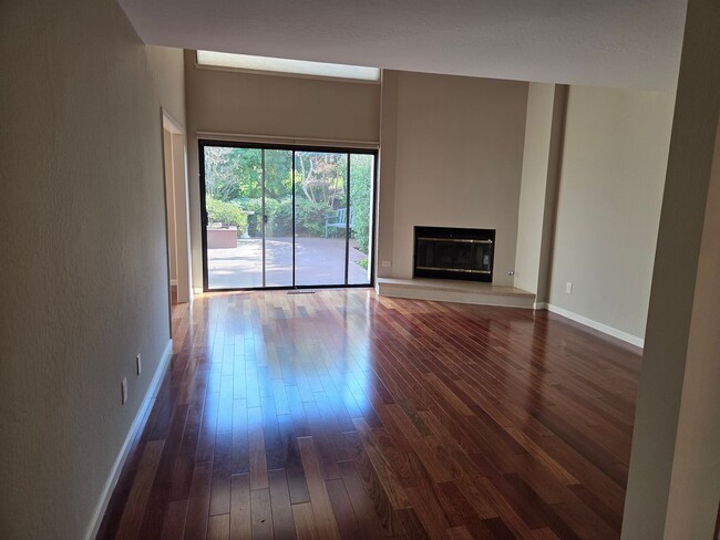 Foto del edificio - Amazing 3 bedroom, 3 bathroom Walnut Creek...