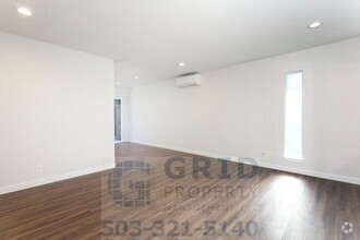 Building Photo - 2943-2947-2947 NE Everett St