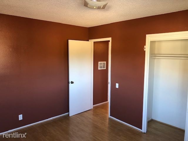 Foto del edificio - 2 br, 1 bath Apartment - 8416 1/2 Mission dr.