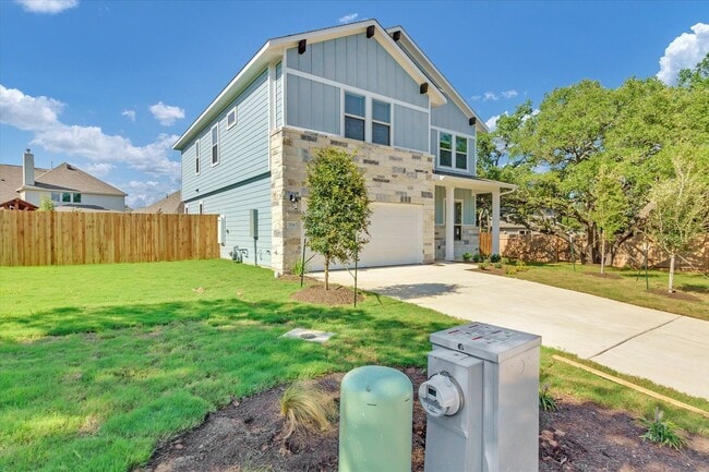 Building Photo - 704 Olive Creek Dr