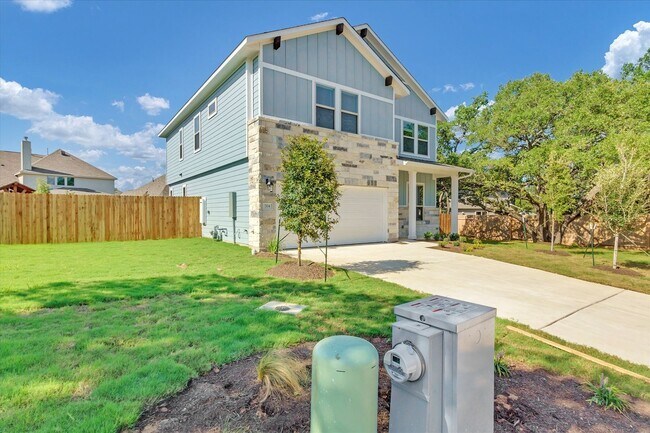 Foto del edificio - 704 Olive Creek Dr