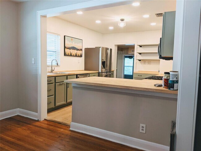 Foto del edificio - 5907 N Tampa St